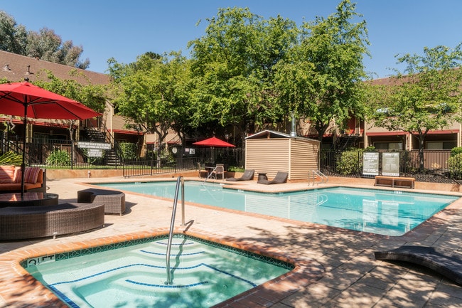 Building Photo - Woodchase Apartments