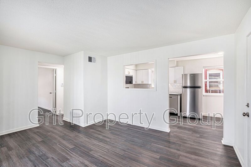 Foto principal - 4011 McGee St