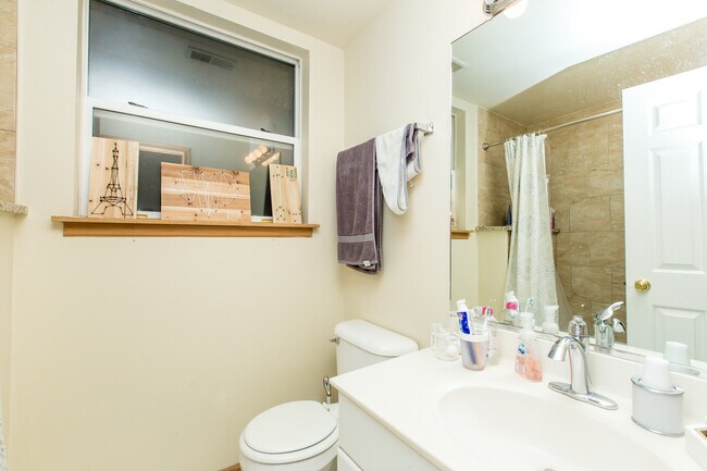 Foto del edificio - 1250 N Greenview Ave
