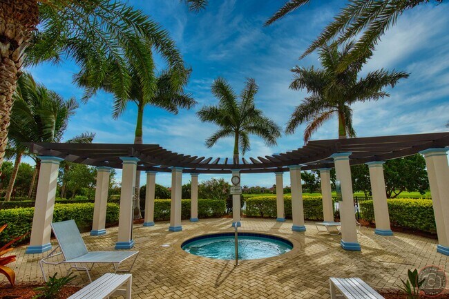 Building Photo - Seasonal Short-Term 3-Bedroom 2-Bath Condo...