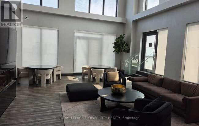 Building Photo - 75 James St S