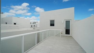 Building Photo - 6421 NW 104th Path