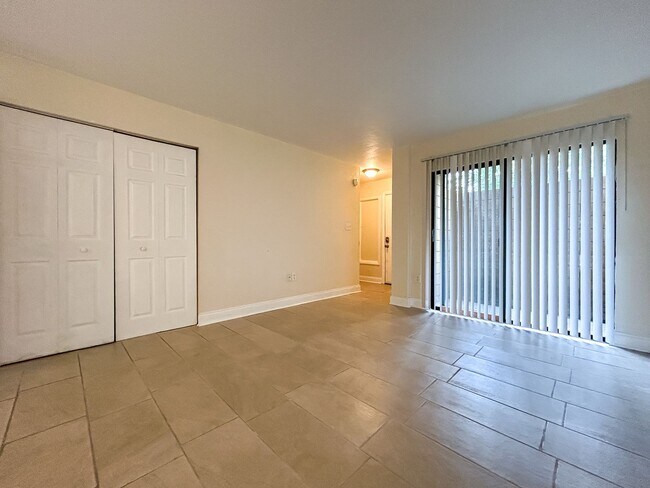 Foto del edificio - Beautiful 2/1.5 Townhome in Cedar Ridge-717A