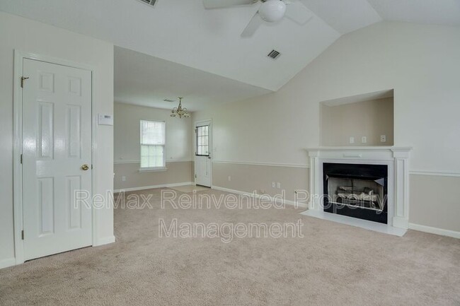 Building Photo - 2816 Bennington Dr
