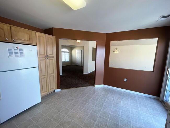 Building Photo - Spacious Executive Style Condo