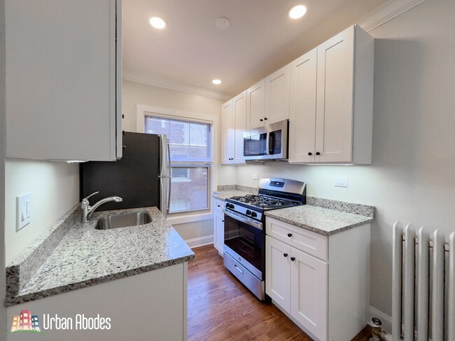 Building Photo - 519 W Brompton Ave