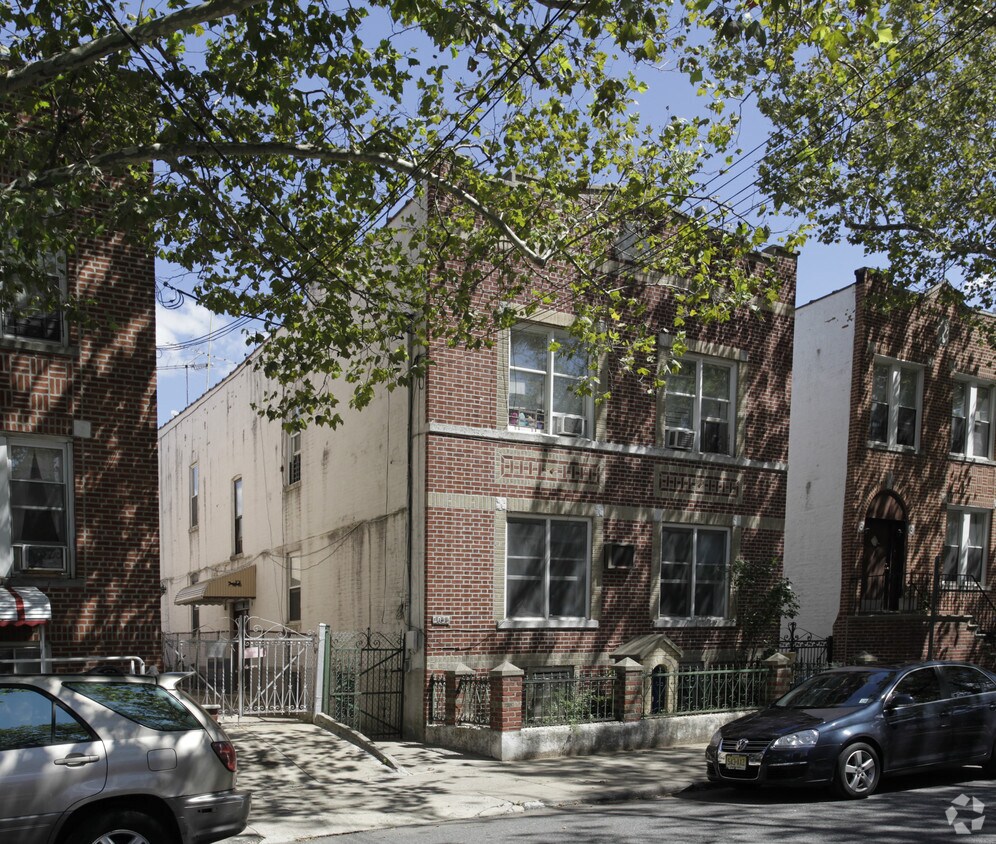 Primary Photo - 2033 W 11th St