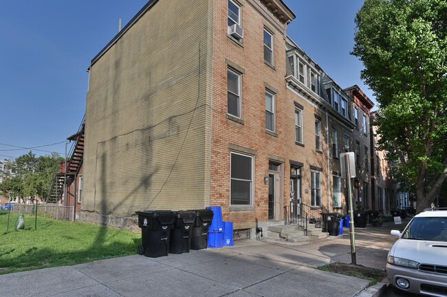 Building Photo - 1816 Green St