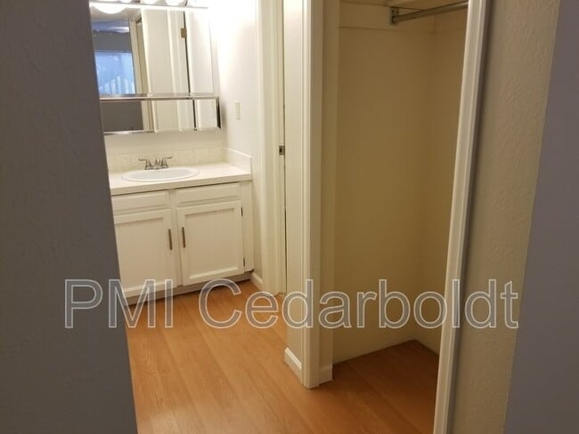 Foto del edificio - 625 Manhattan Pl