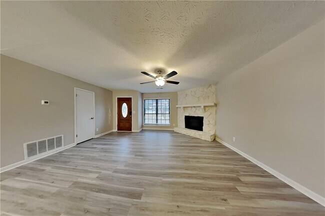 Foto del edificio - 2444 Mistletoe Ln SW