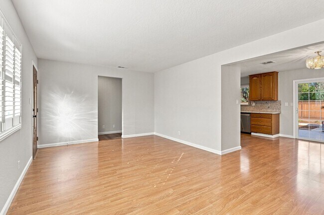 Building Photo - 14370 Oka Ln