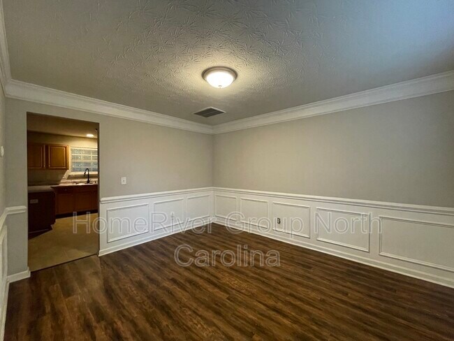 Foto del edificio - 5111 Eagle Creek Dr