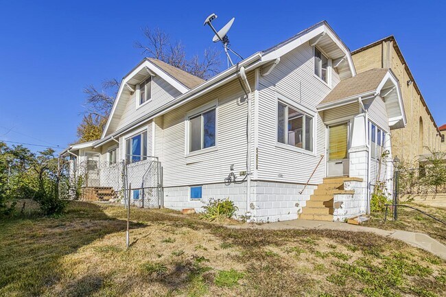 Building Photo - 5614 S 22nd St