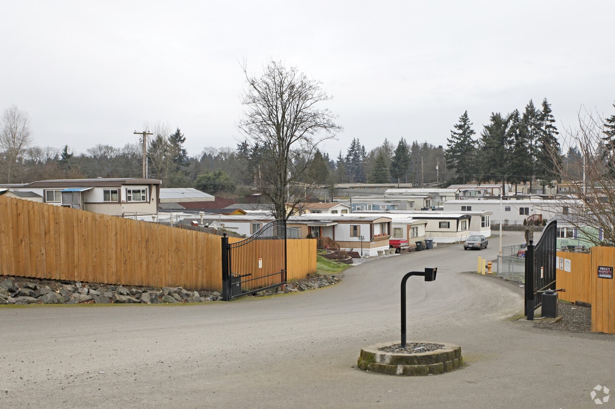 Building Photo - Cedrona Community