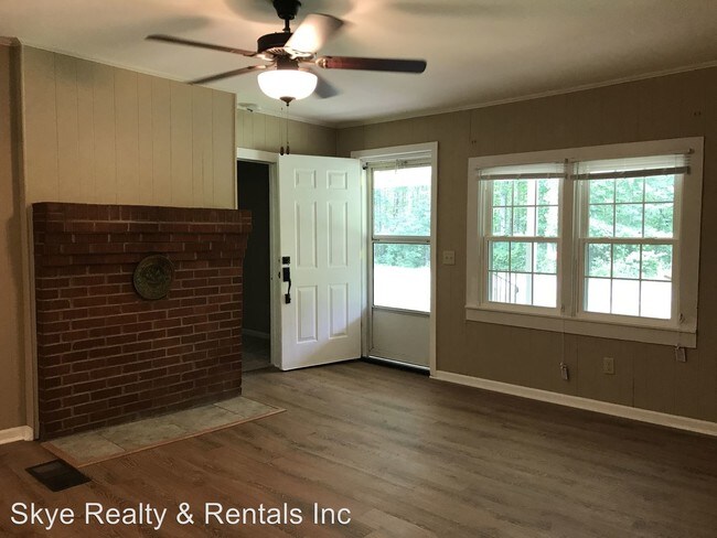 Building Photo - 3523 Robeson Rd