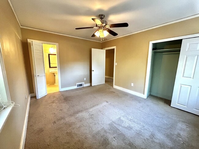 Primary Bed - 2919 Henry St