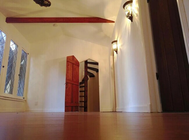 Foto del edificio - 1328 N Formosa Ave