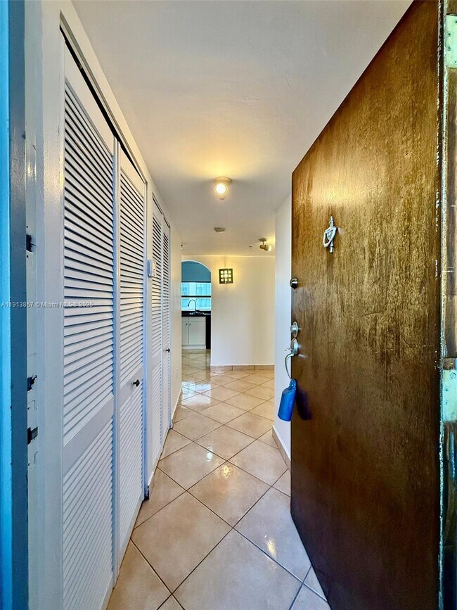 Foto del edificio - 555 NE 30th St