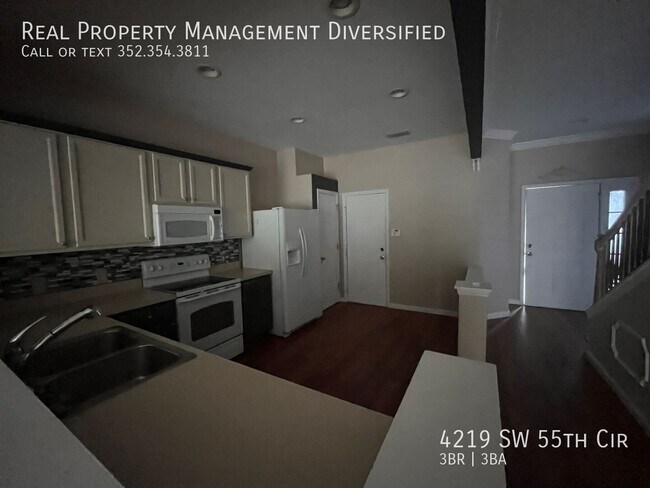 Foto del edificio - 4219 SW 55th Cir