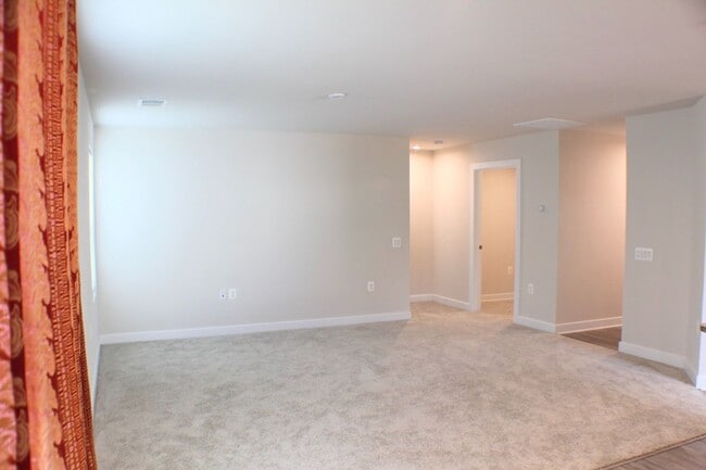 Photo - 105 S Peak Dr House