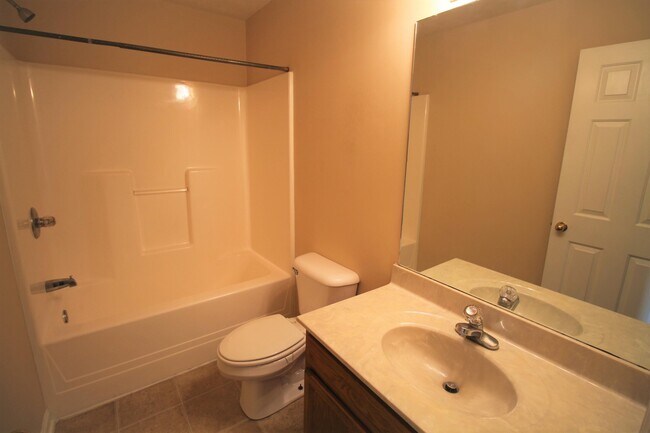 Building Photo - 106 Aubrey Dr