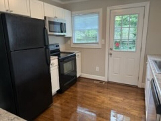 Building Photo - 148 S Smallwood Pl