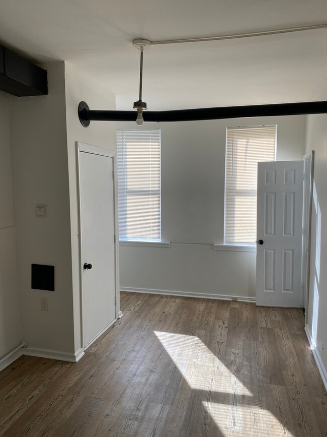 Building Photo - 1916 McCulloh St