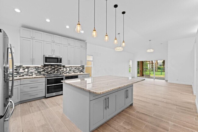 Building Photo - 5122 Elpine Way