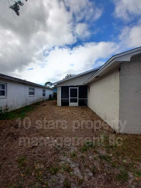 Foto del edificio - 6881 59th Way N