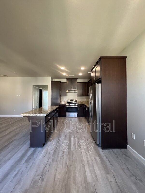Building Photo - 140 Ivy Ave