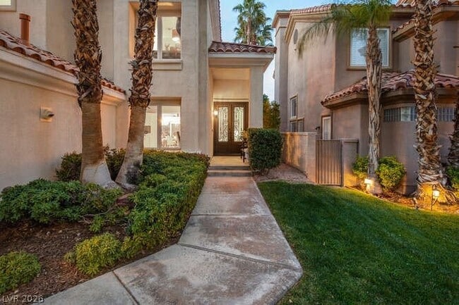 Building Photo - 8856 Rainbow Ridge Dr