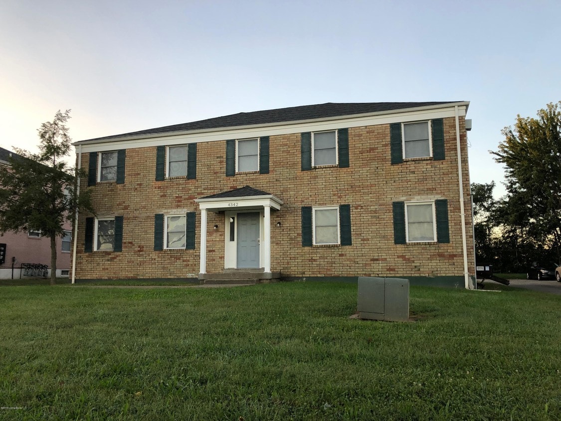4342 Newport Rd Unit 4, Louisville, KY 40218 Room for Rent in