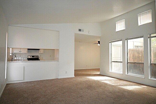 Foto del edificio - Resident Benefit Package Property