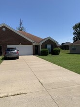 Building Photo - 124 Clover Ct