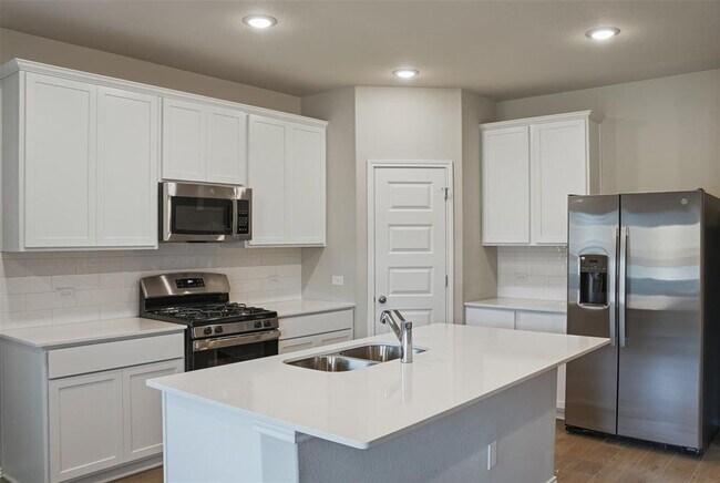 Building Photo - 4501 Bridal Veil Dr