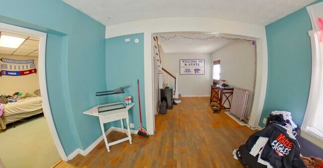 Foto del edificio - 3D Tour Available - 3 Blocks to KSU Campus & 5 Blocks to Aggieville + Washer & Dryer Included! Av...