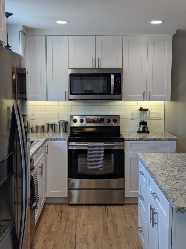 Building Photo - Extensively Remodeled Mid-Century Modern Ranch – 2 Bed + Office