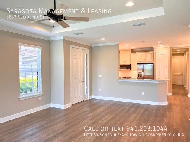 Foto del edificio - 2 Bed 2 Bath with Den Lake View Pool Home ...
