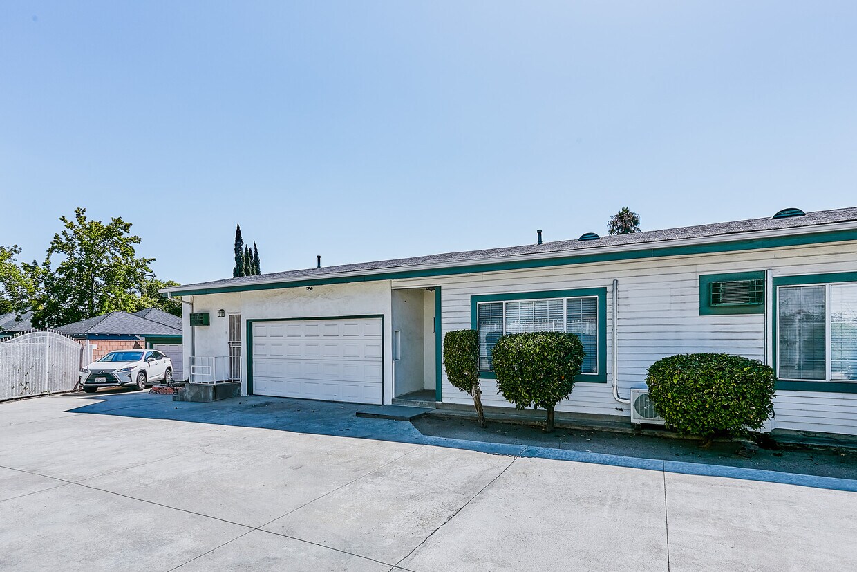 Foto principal - 2656 Fairway Ave