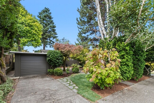 Building Photo - 3bd/2.5ba Seattle House