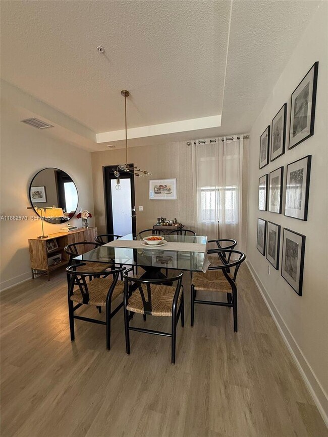 Foto del edificio - 7819 NW 104th Ave