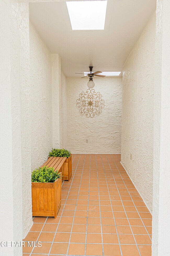 Building Photo - 724 Espada Dr