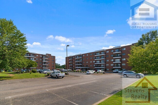 Foto del edificio - 200 Sanders Ferry Rd