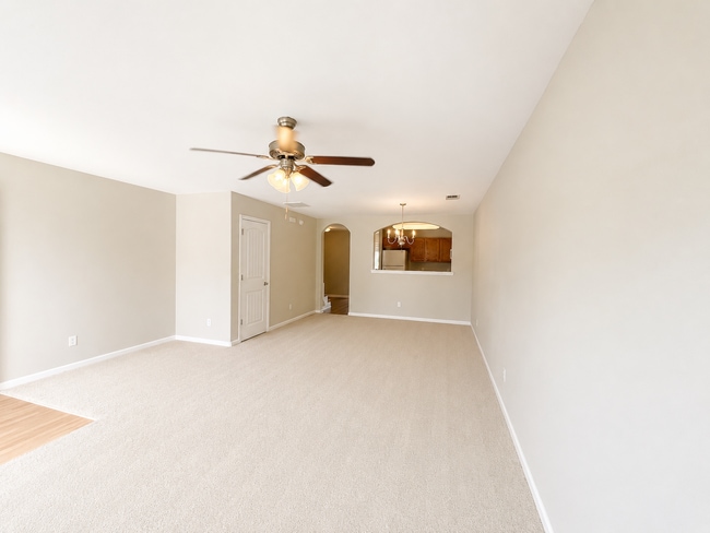 Building Photo - 2 bedroom 2.5 bath townhome in Spring Lakes