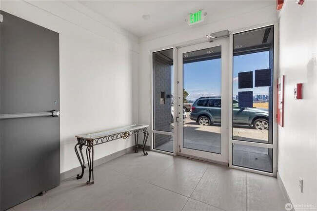 Foto del edificio - 1709 Harbor Ave SW