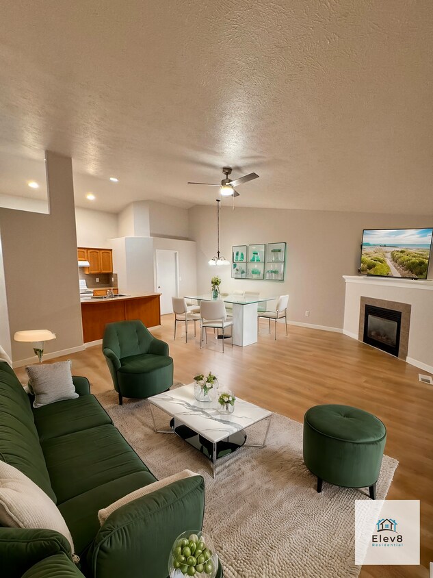 Foto principal - Modern Duplex Living in South Hill – Welco...