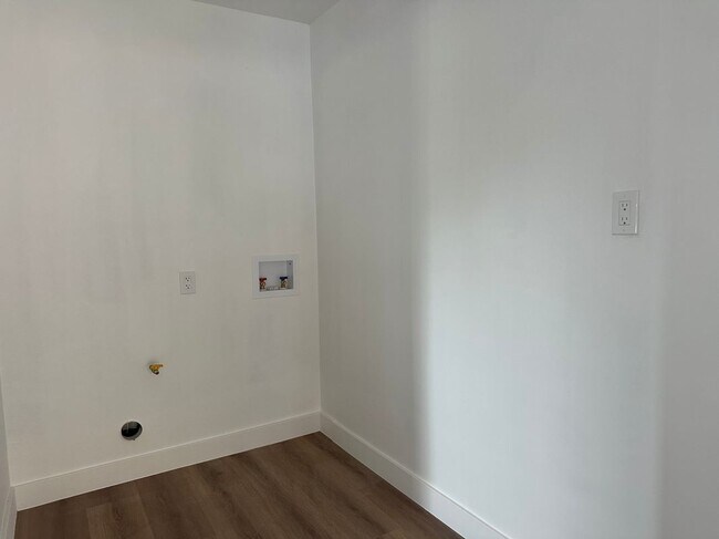 Foto del edificio - 4051 Howard Ave