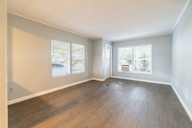 Foto del edificio - 5461 Columbus Cir