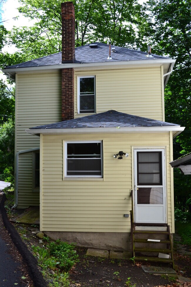 Foto del edificio - 2115 Hollister Ave