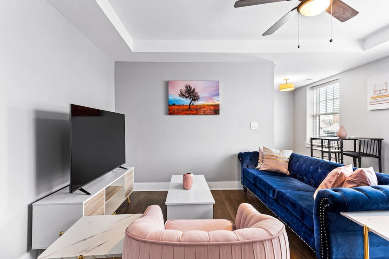 Foto principal - 457 E Kirby St